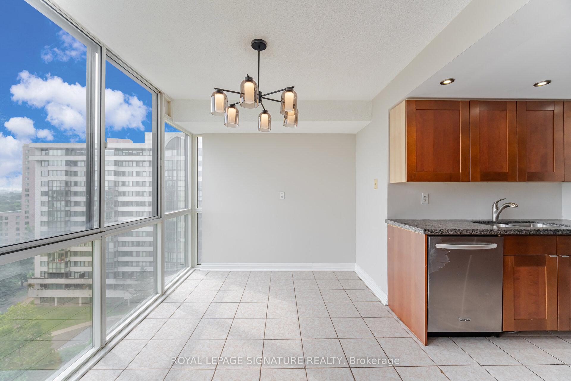 3 Bedrooms Condo at 10 Markbrook, Toronto For sale
