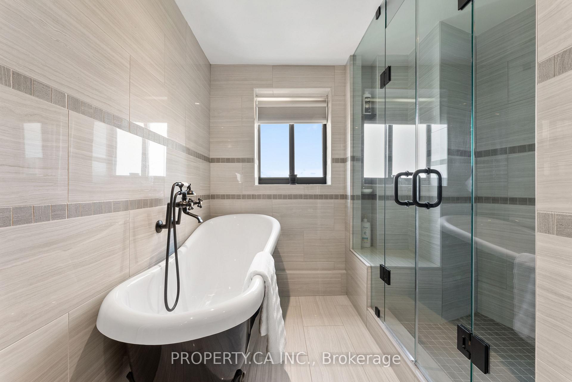 3 Bedrooms Condo at 40 Richview, Toronto For sale