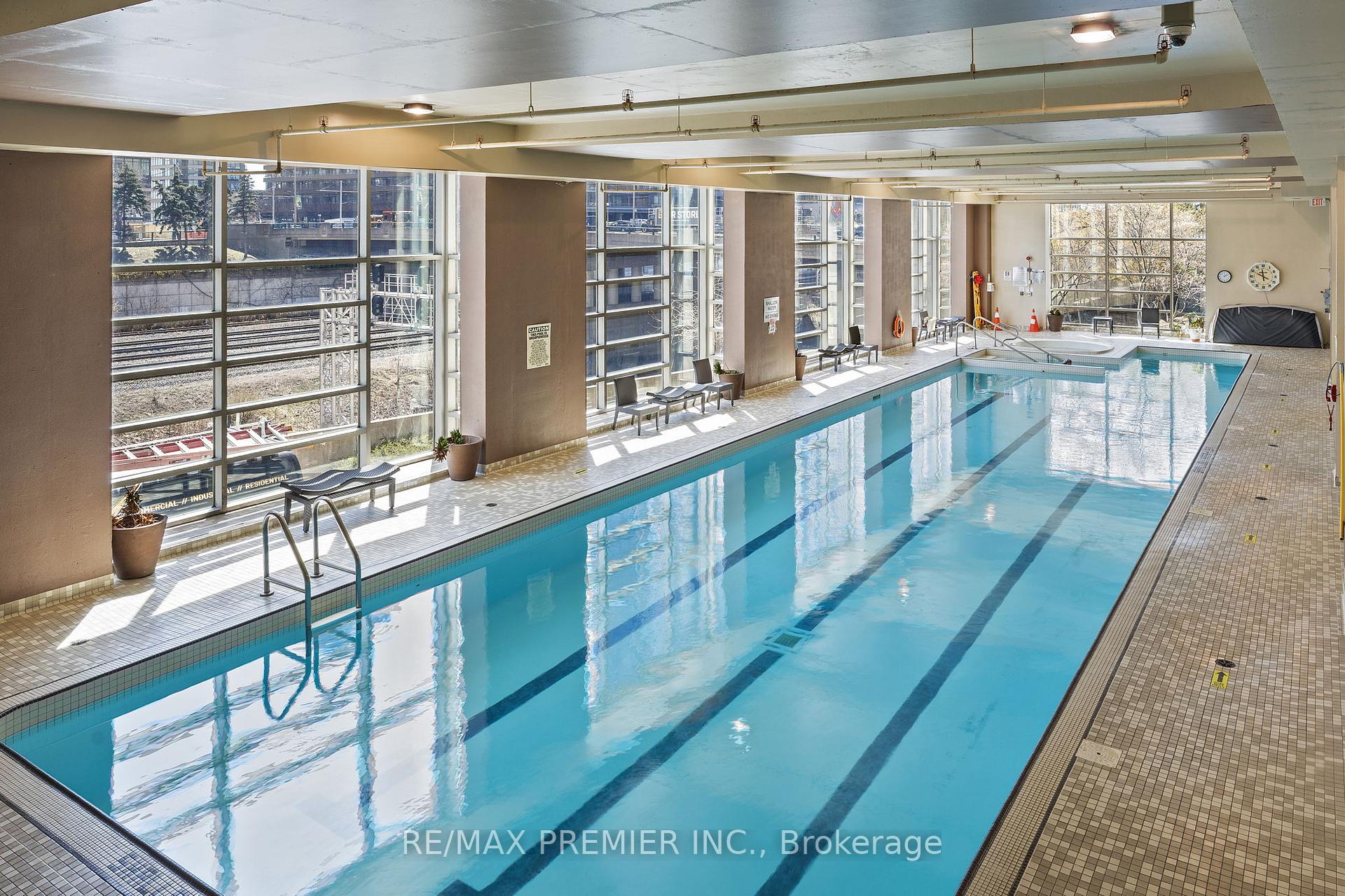 2 Bedrooms Condo at 381 Front,  Toronto For sale