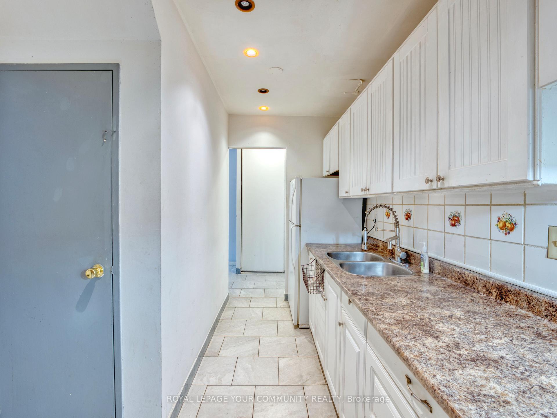 3 Bedrooms Condo at 100 Mornelle, Toronto For sale