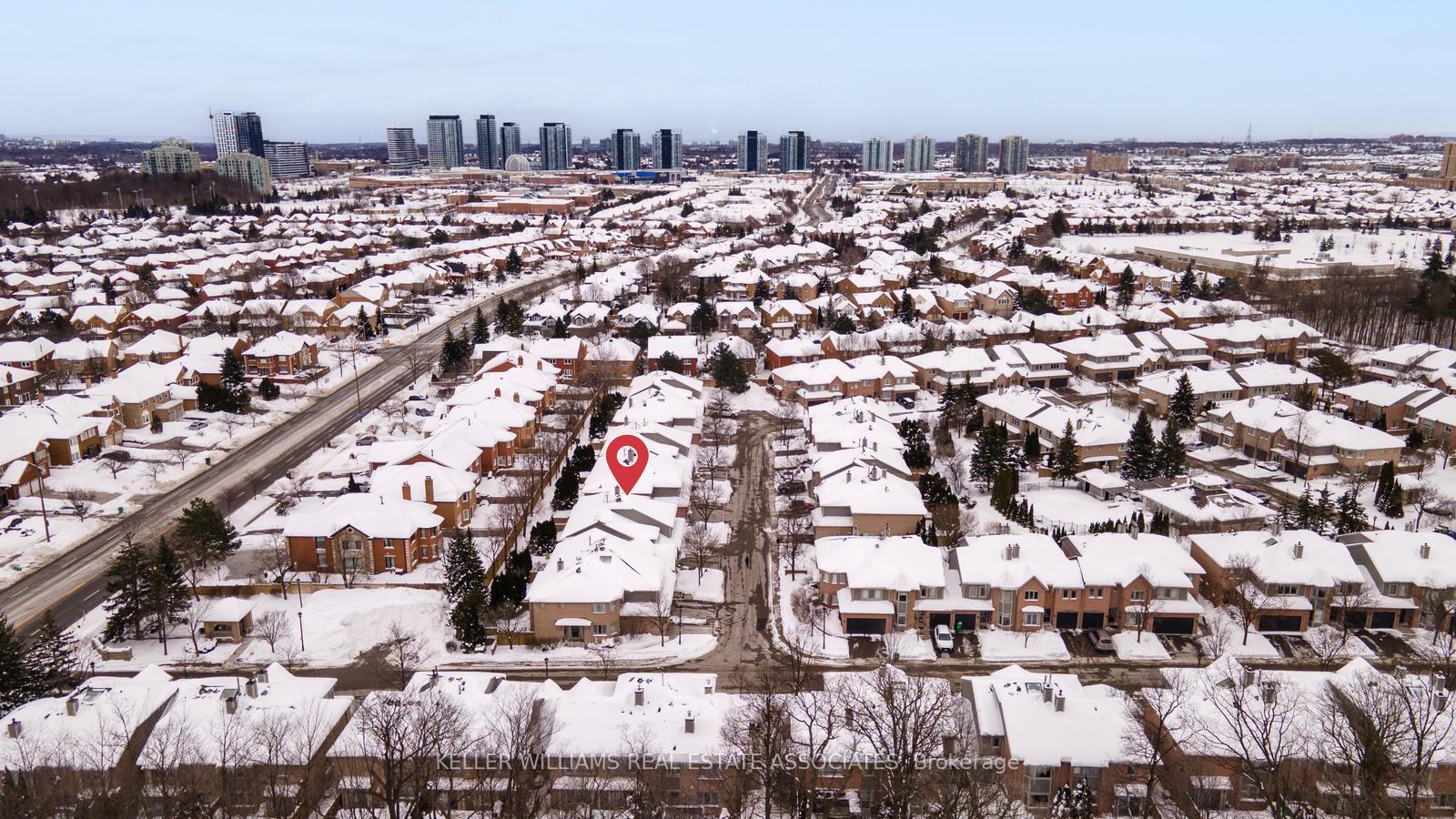 3 Bedrooms Condo at 5480 Glen Erin, Mississauga For sale