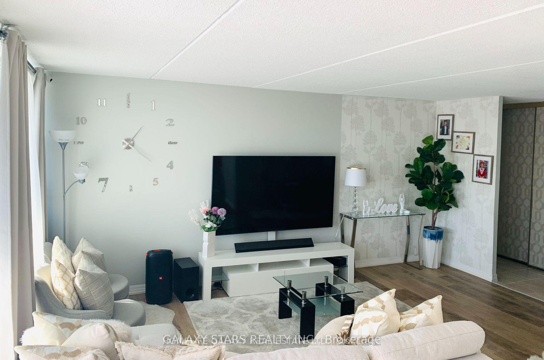 2 Bedrooms Condo at 2 Glamorgan,  Toronto For sale