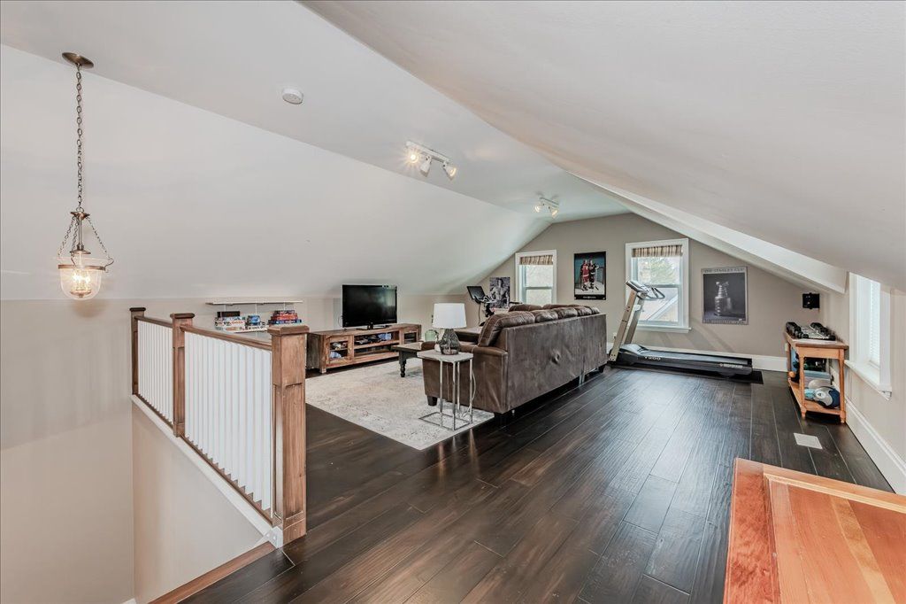 245 Hill Street W