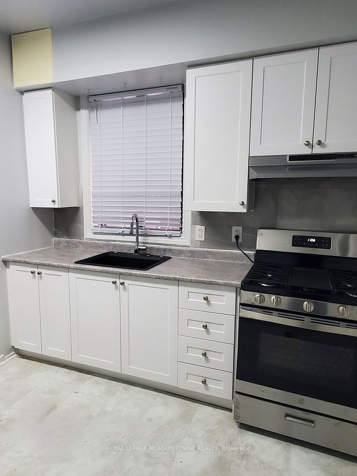 723 Dufferin