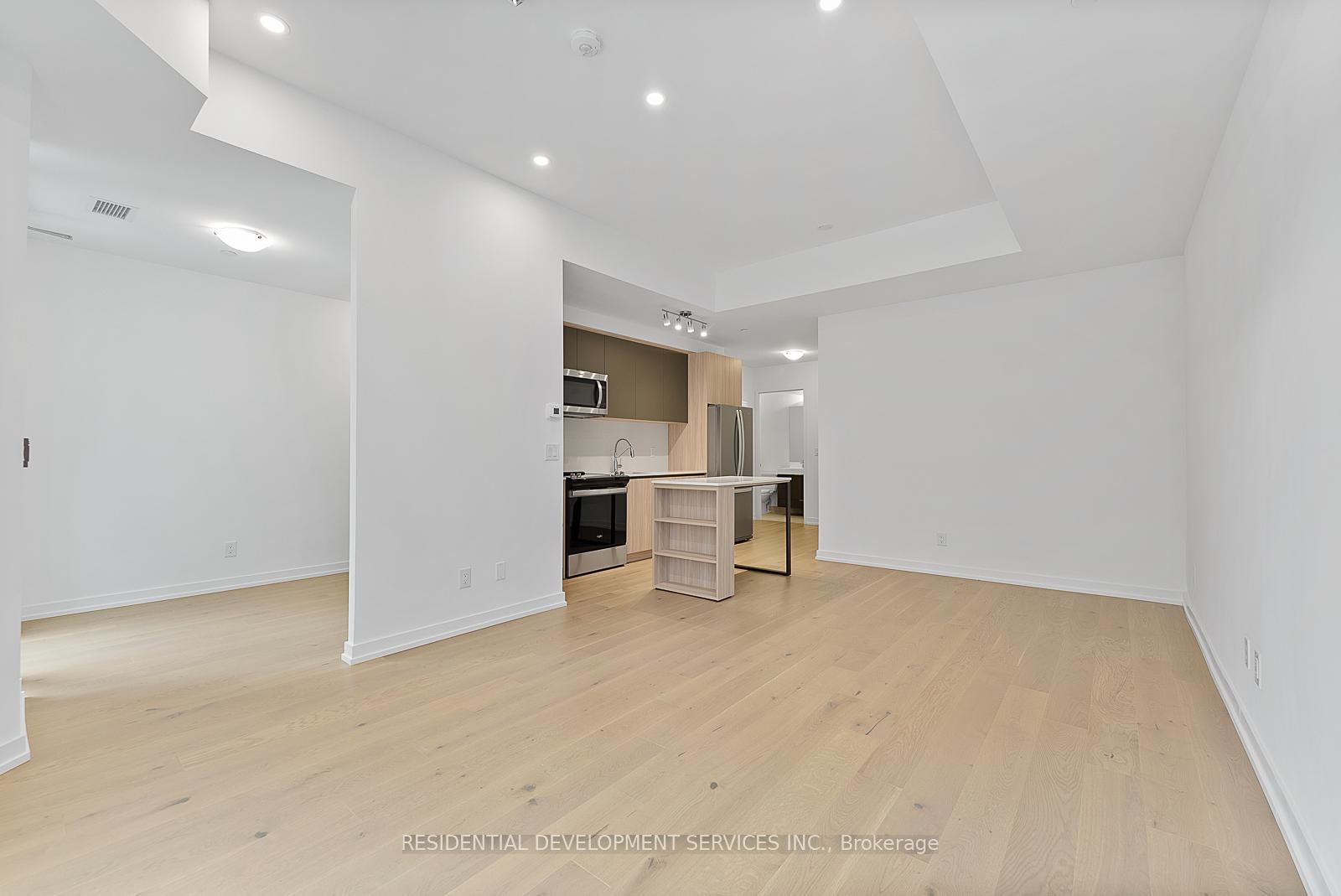 3 Bedrooms Condo at 15 Maryport,  Toronto For sale