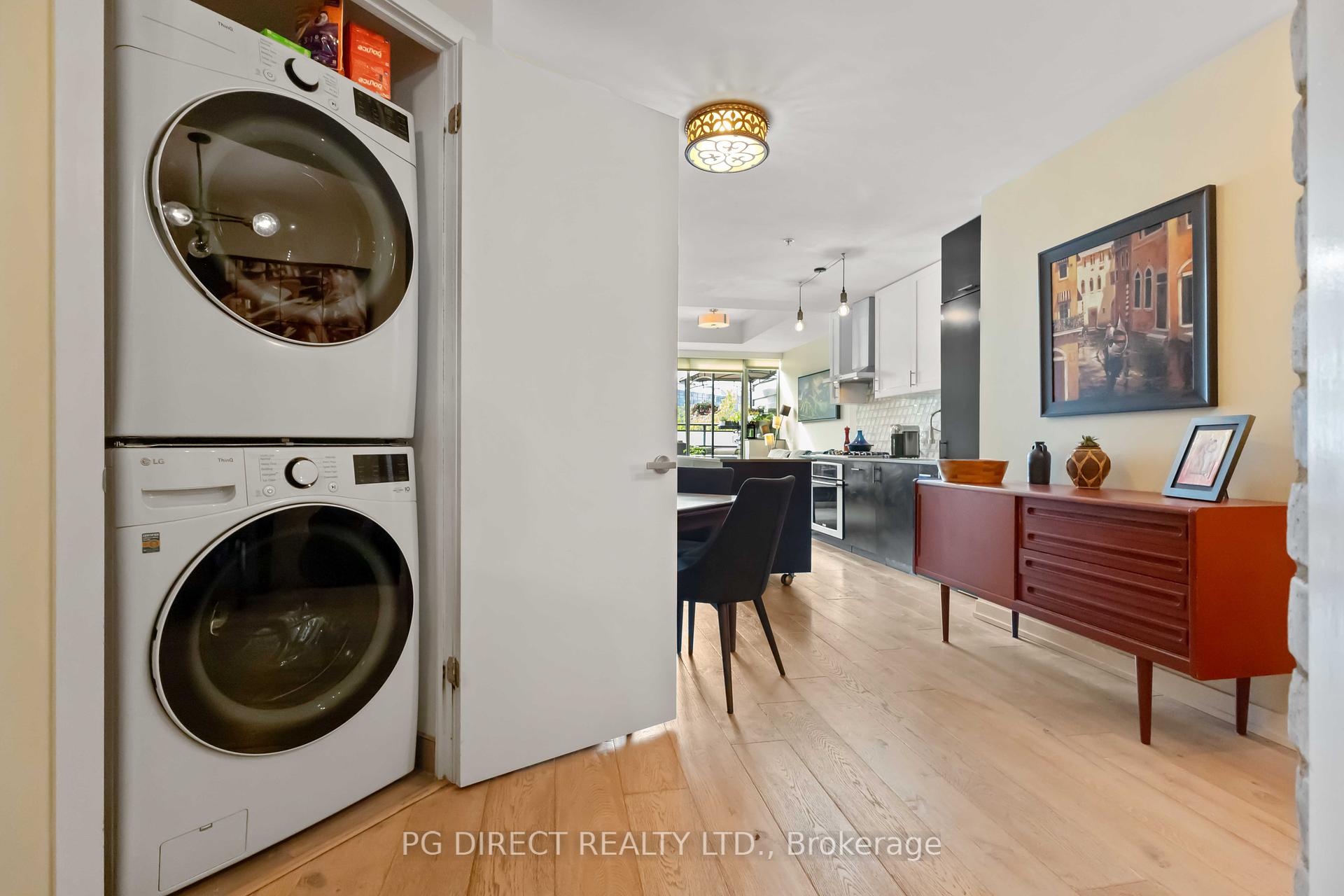 2 Bedrooms Condo at 38 Howard Park, Toronto For sale