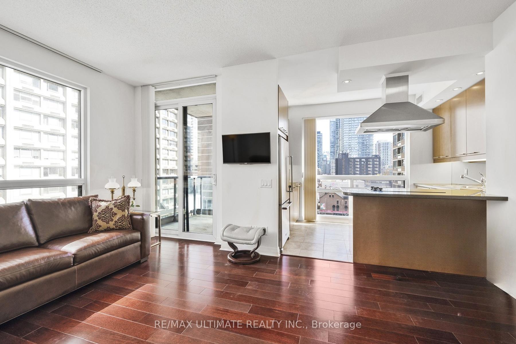 2 Bedrooms Condo at 1121 Bay, Toronto For sale