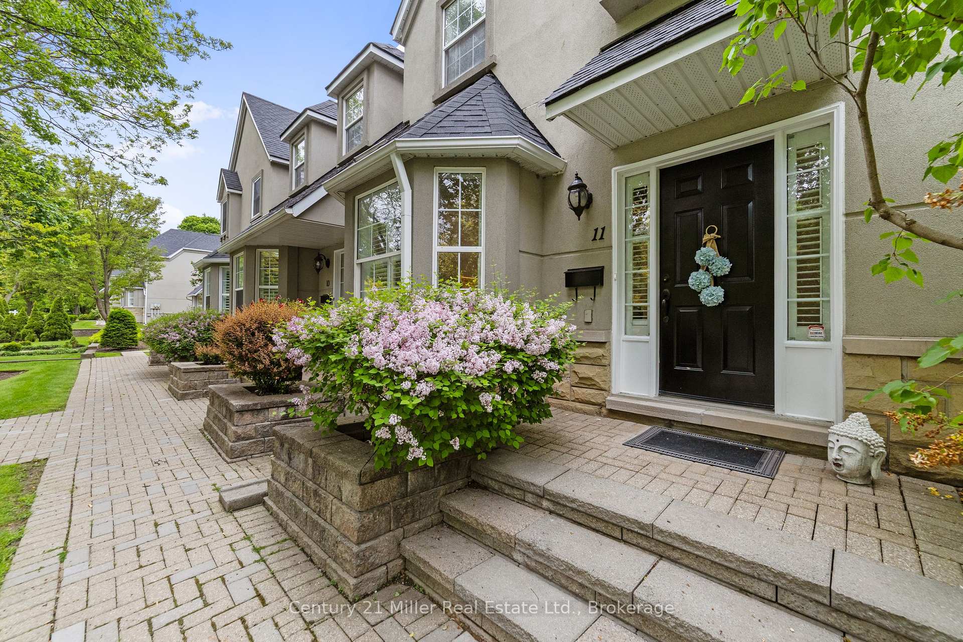 2 Bedrooms Condo at 1061 North Shore, Burlington For sale