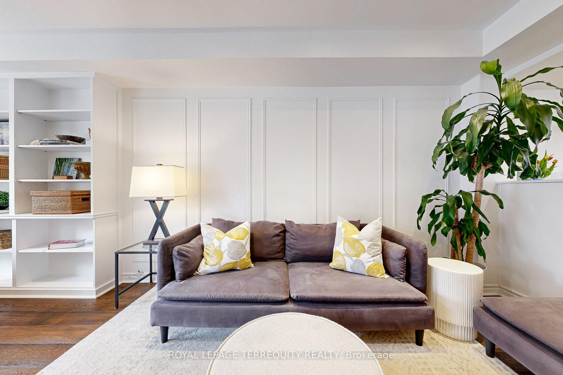3 Bedrooms Condo at 25 Laidlaw, Toronto For sale