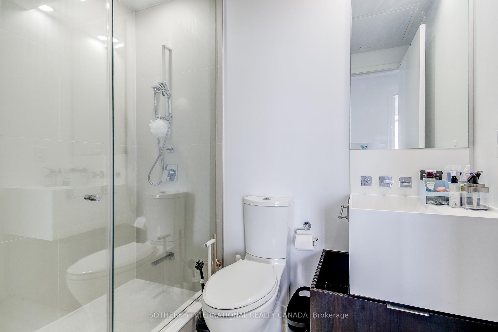 2 Bedrooms Condo at 1 Bloor, Toronto For sale