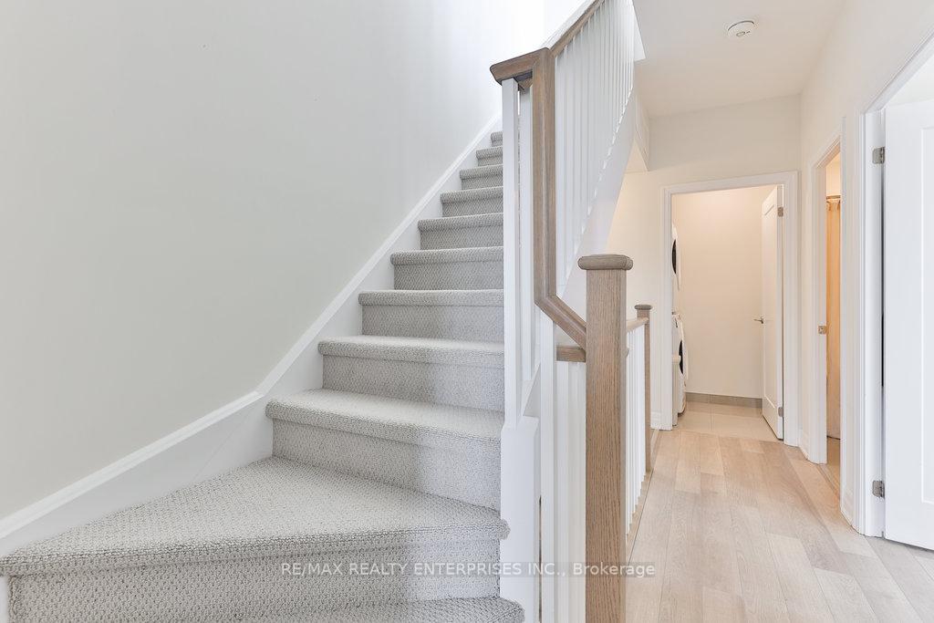 2 Bedrooms Condo at 657 Cricklewood, Mississauga For sale