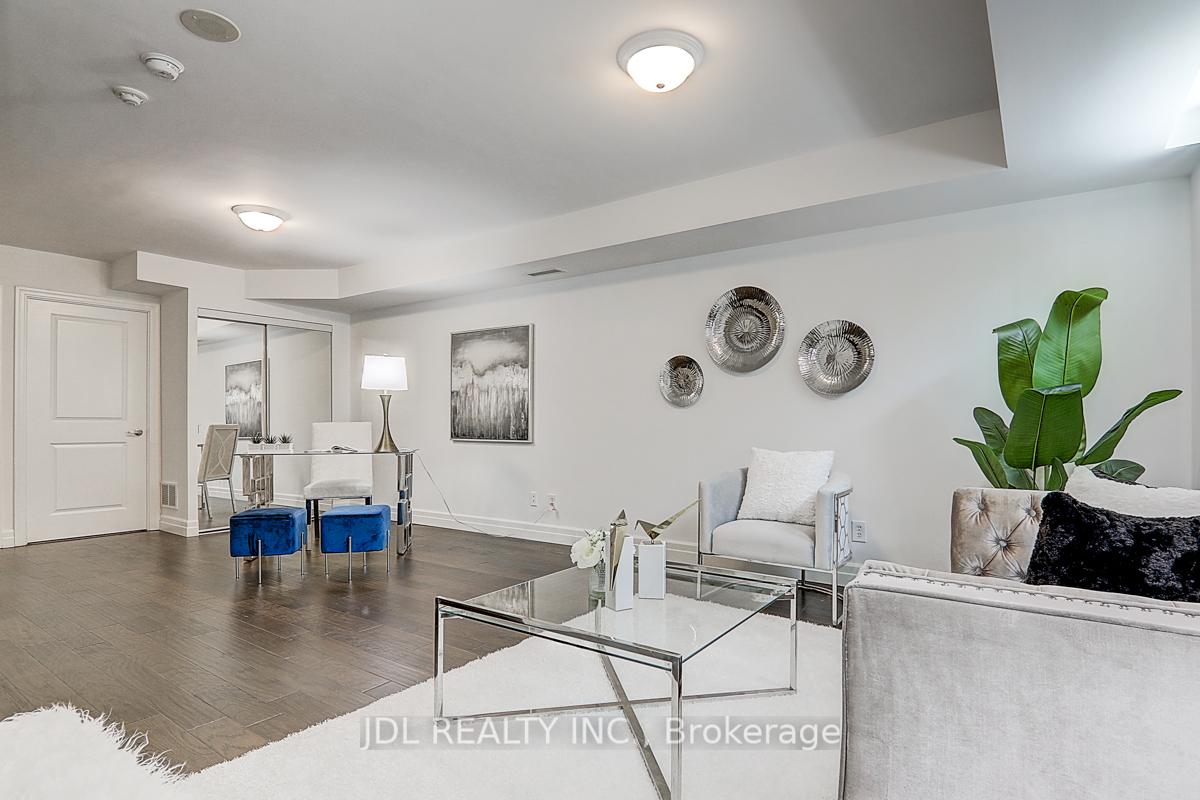 3 Bedrooms Condo at 934 Mount Pleasant,  Toronto For sale