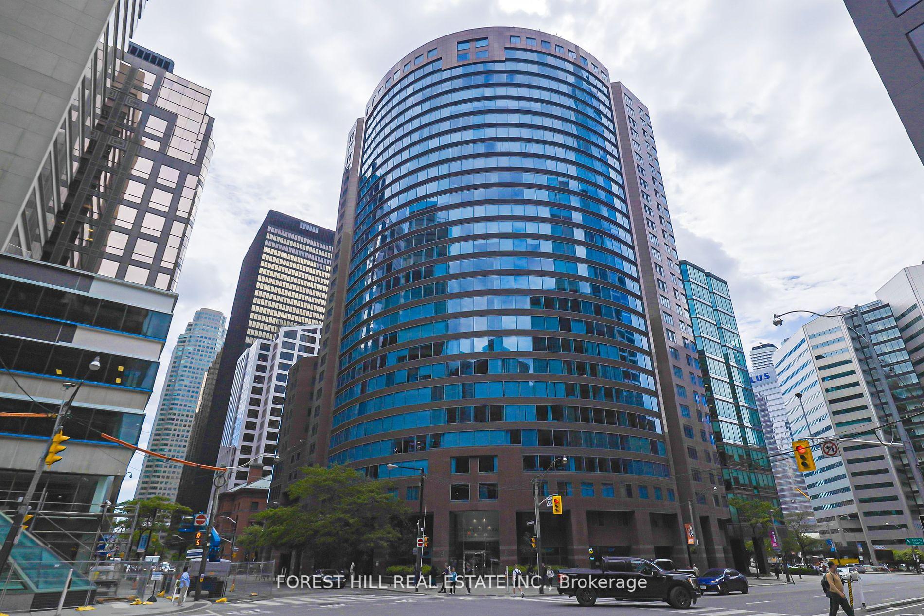 3 Bedrooms Condo at 33 University, Toronto For sale