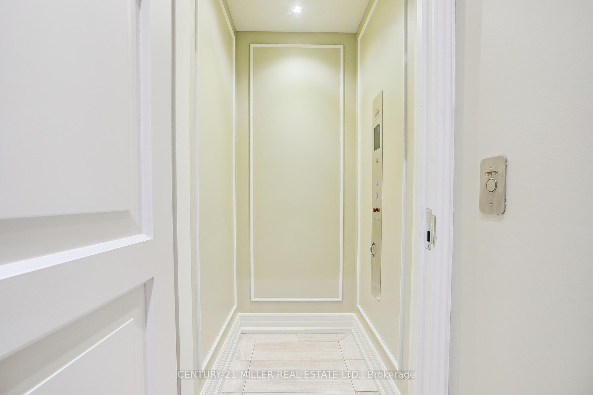 2 Bedrooms Condo at 300 Randall, Oakville For sale