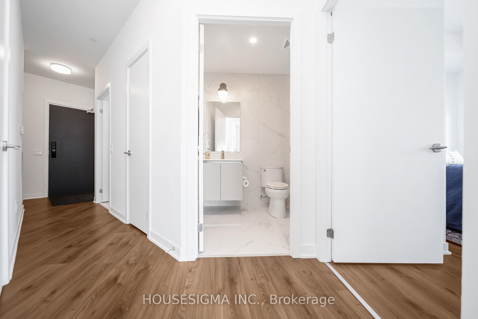 3 Bedrooms Condo at 405 Dundas, Oakville For sale