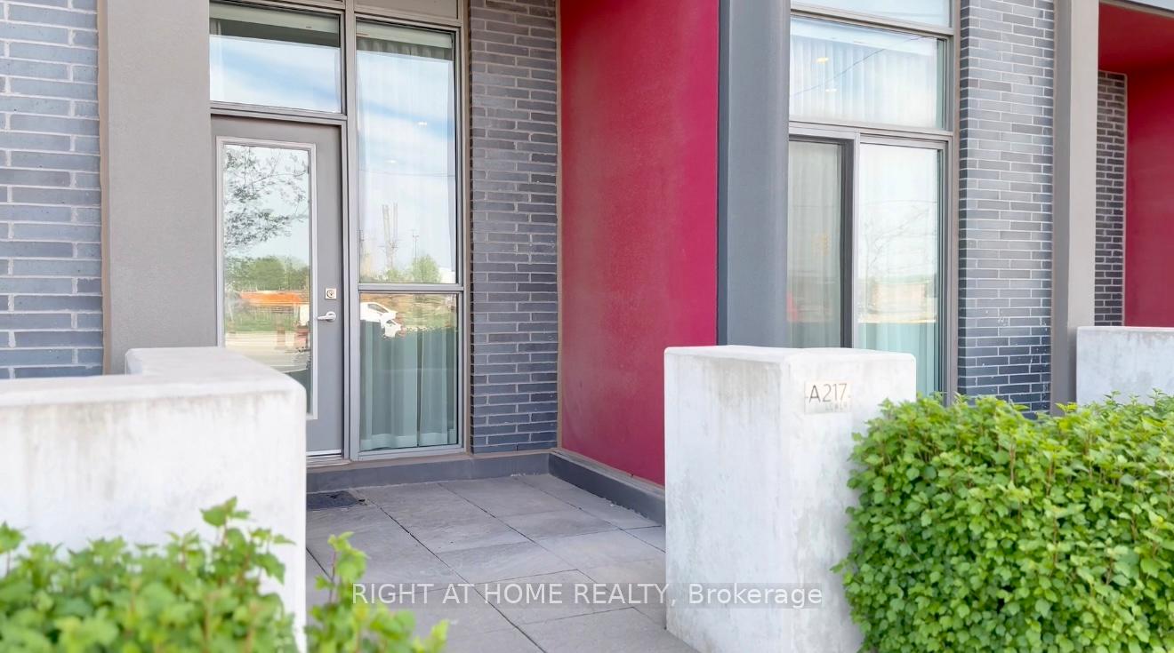 3 Bedrooms Condo at 5230 Dundas, Burlington For sale