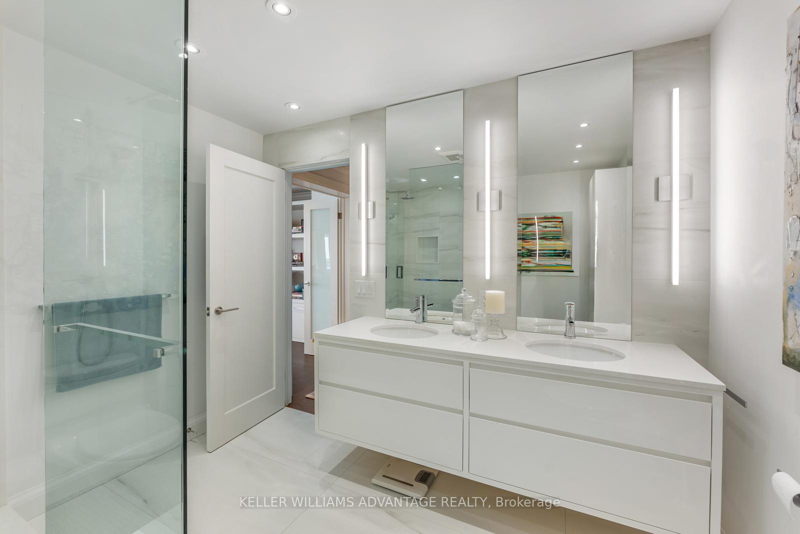 5 Bedrooms Condo at 211 Queens, Toronto For sale