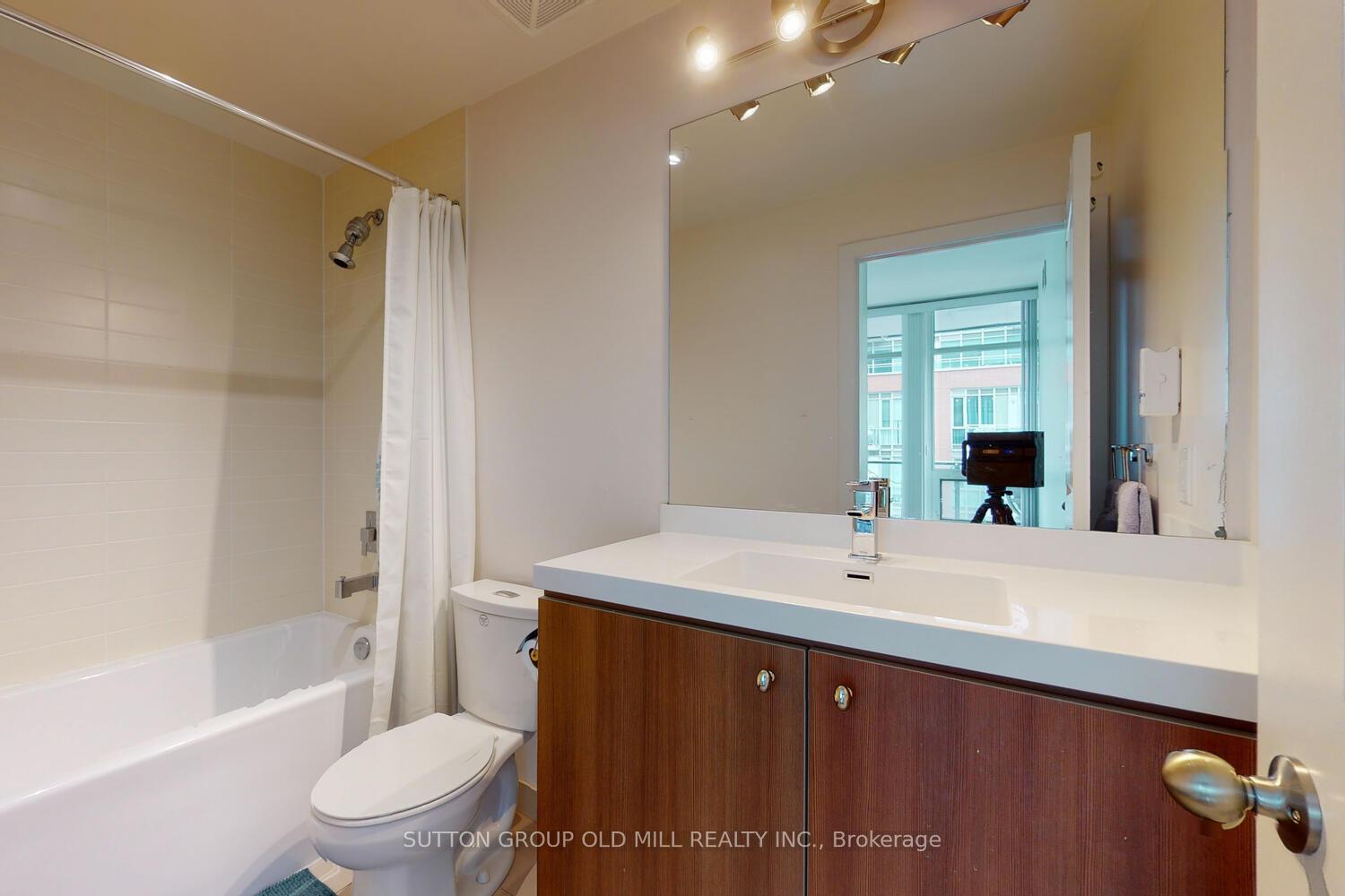 2 Bedrooms Condo at 105 George, Toronto For sale