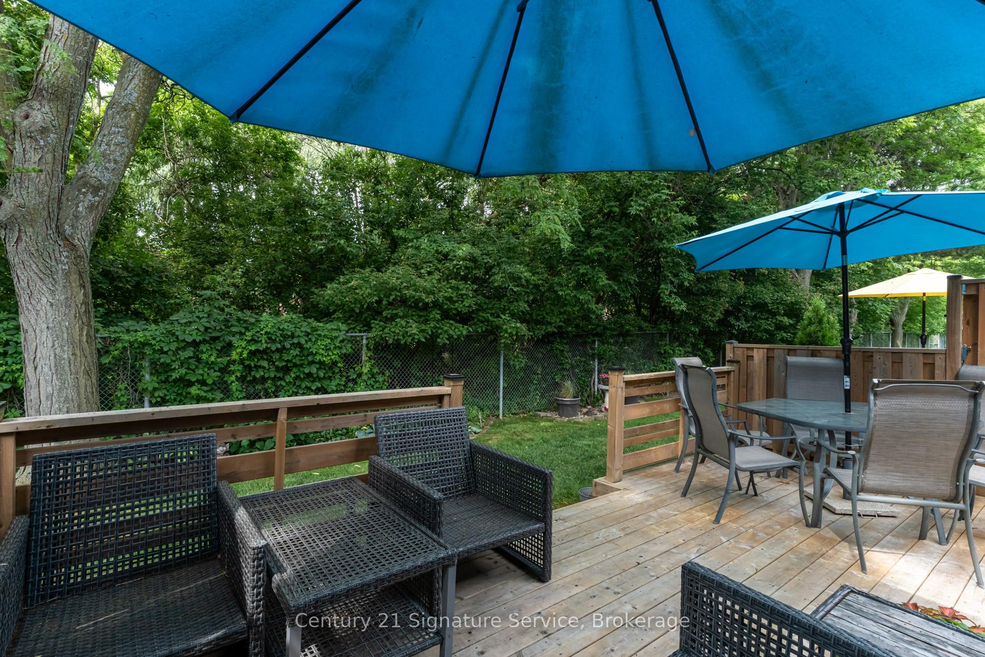 3 Bedrooms Condo at 2230 Walkers, Burlington For sale