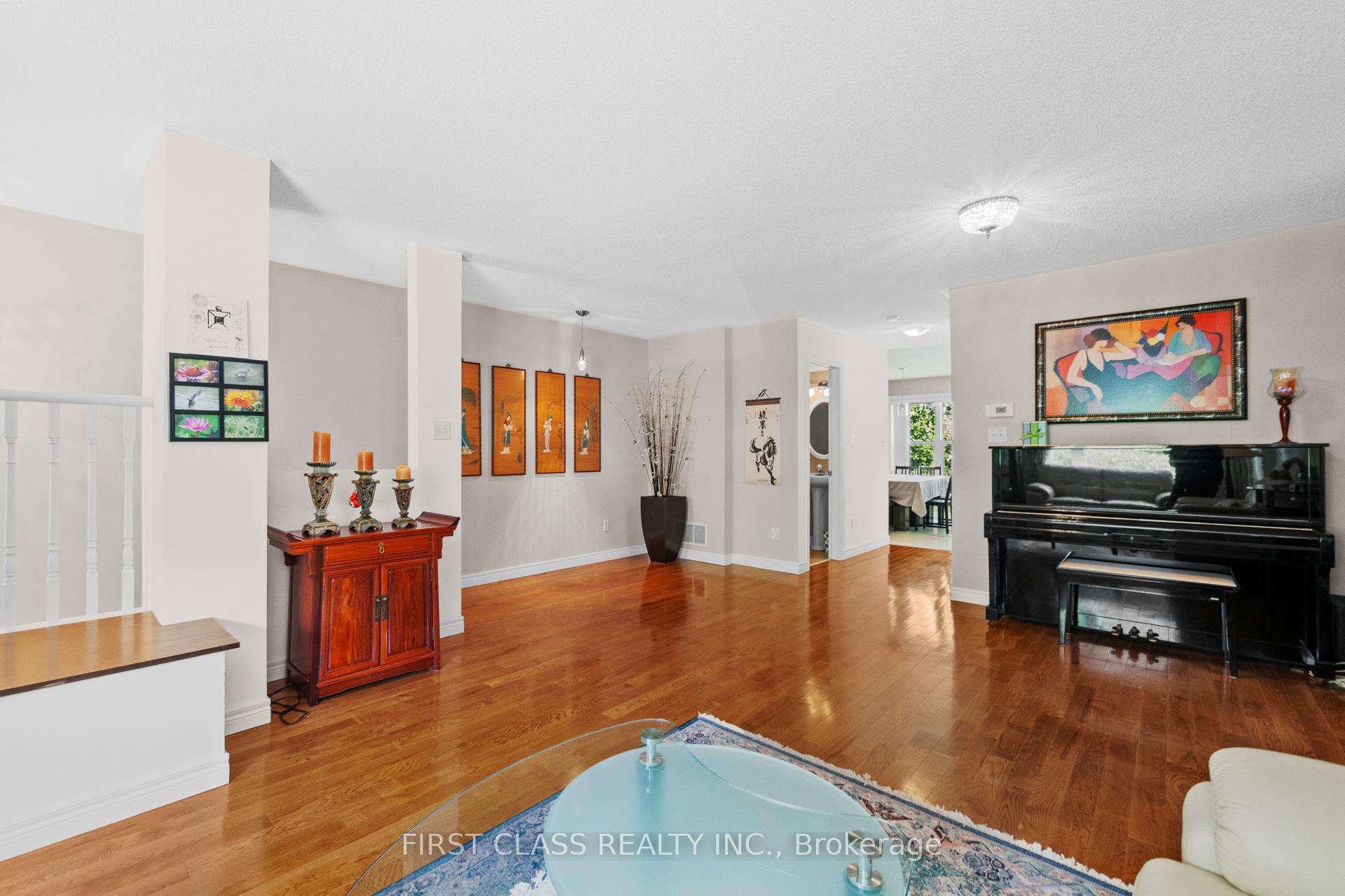 4 Bedrooms Condo at 10A Leaside Park, Toronto For sale