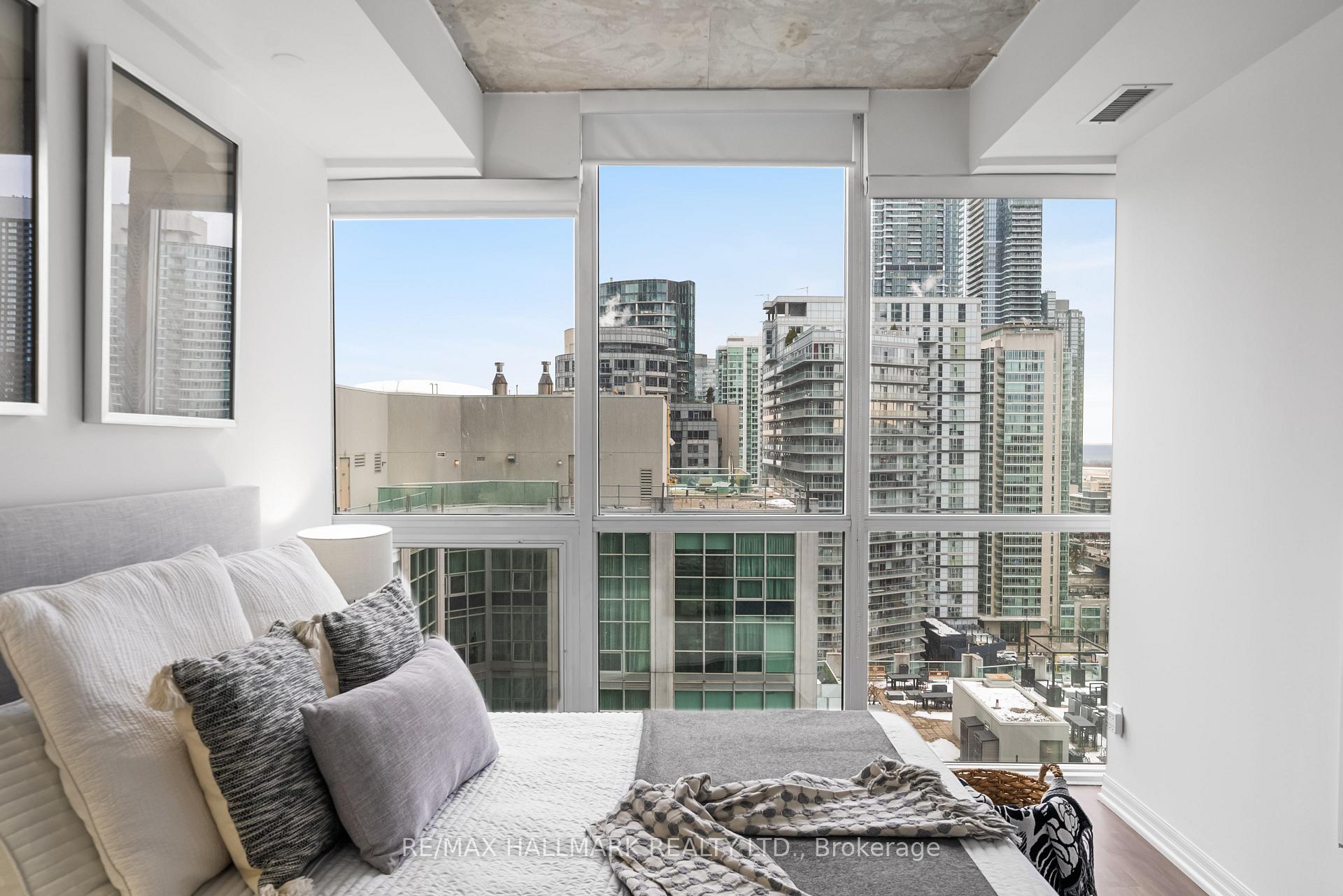 2 Bedrooms Condo at 88 Blue Jays, Toronto For sale