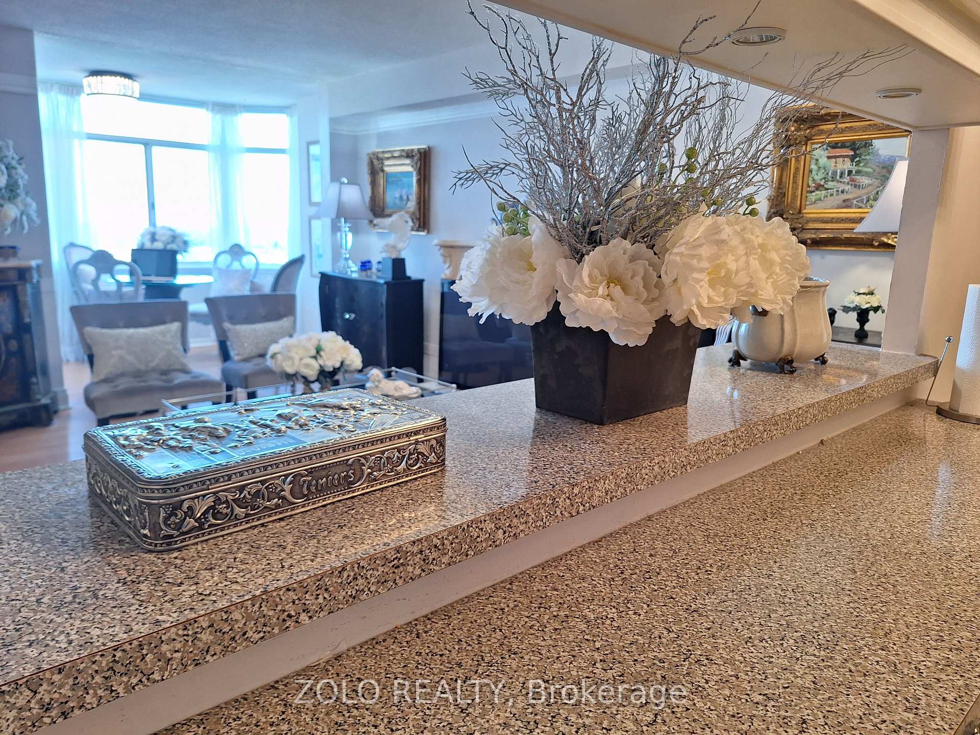 3 Bedrooms Condo at 300 Webb, Mississauga For sale