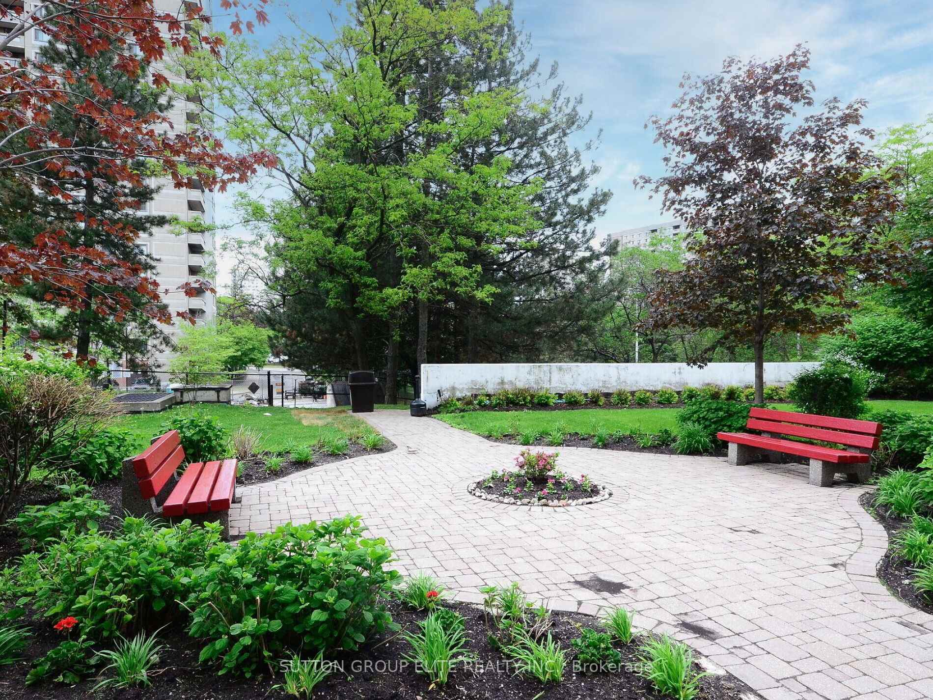 2 Bedrooms Condo at 50 Elm, Mississauga For sale