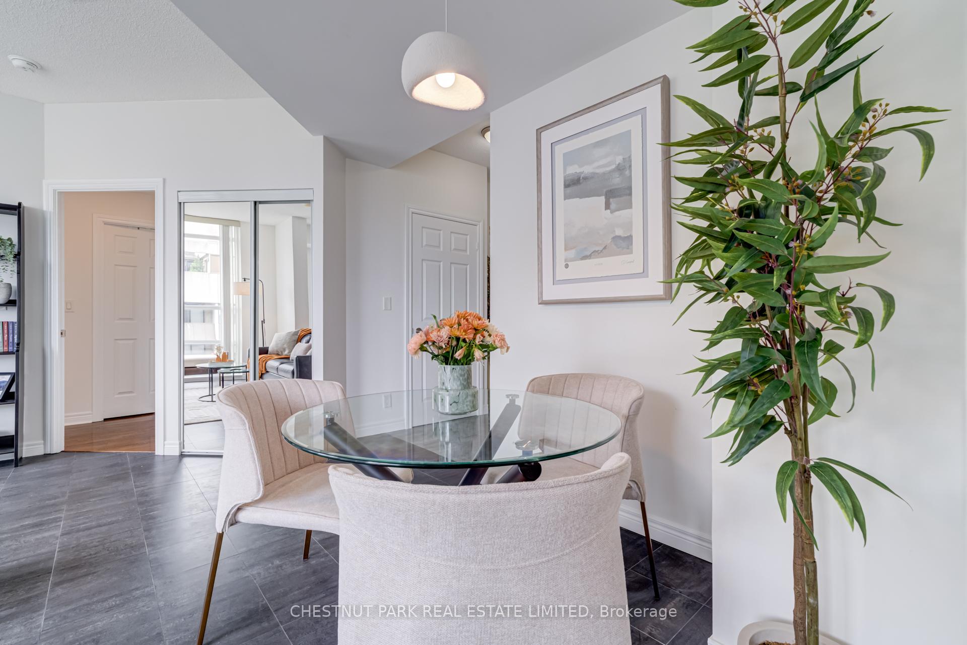 2 Bedrooms Condo at 736 Spadina, Toronto For sale