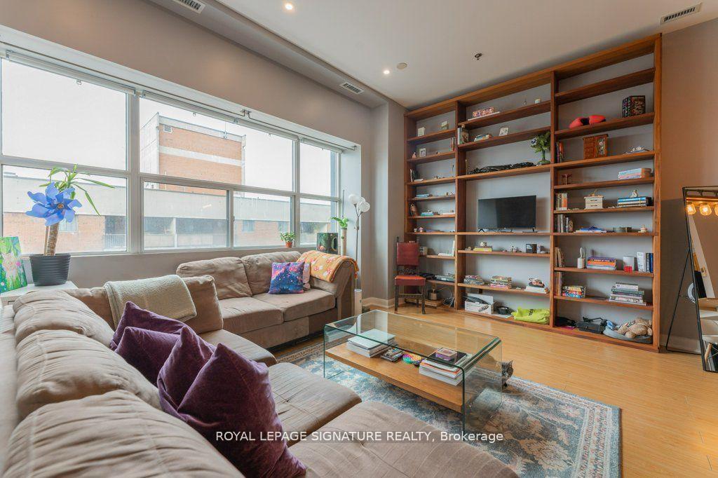 2 Bedrooms Condo at 700 King, Toronto For sale