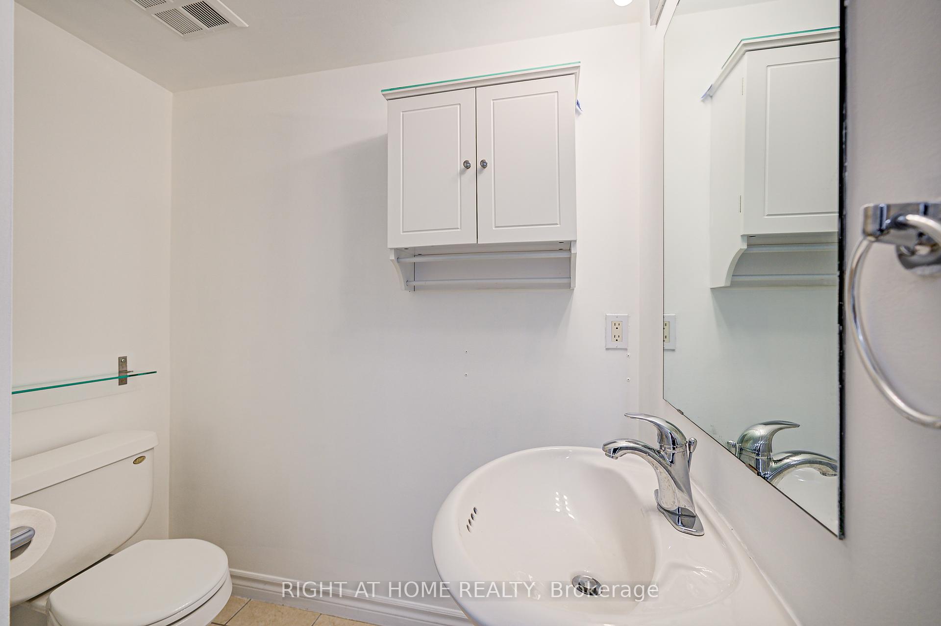 2 Bedrooms Condo at 3840 Bathurst, Toronto For sale