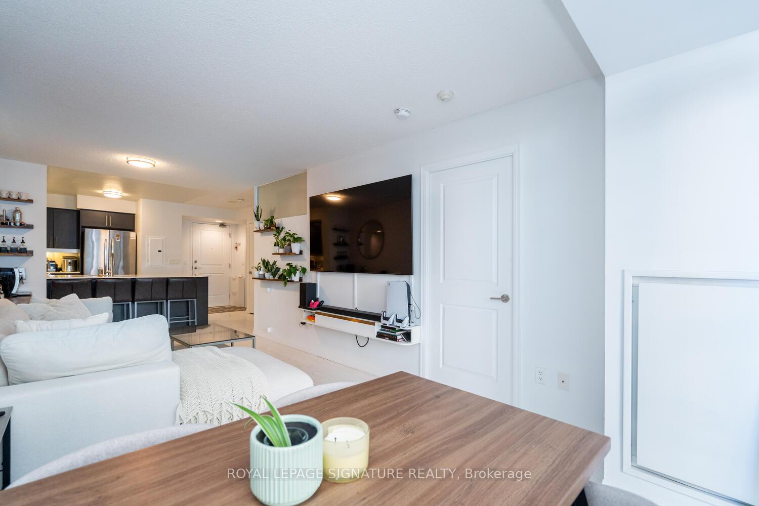 2 Bedrooms Condo at 75 East Liberty, Toronto For sale