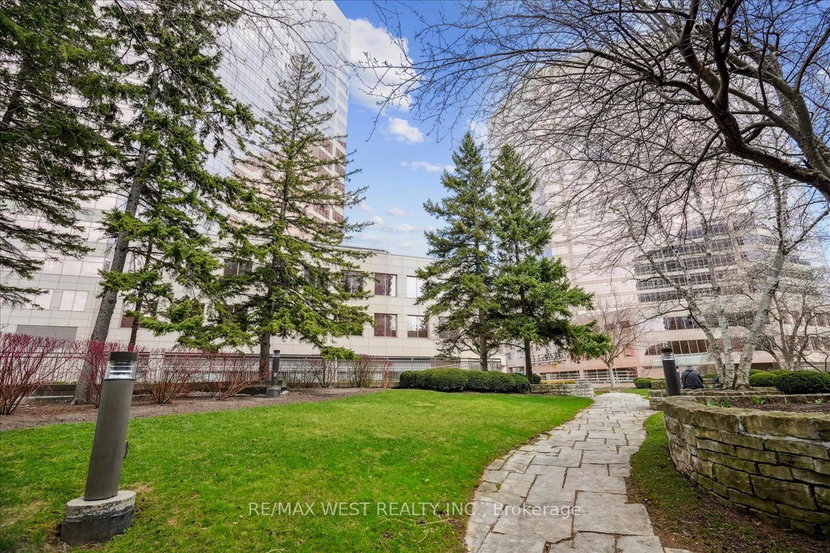 3 Duplex Avenue, #108