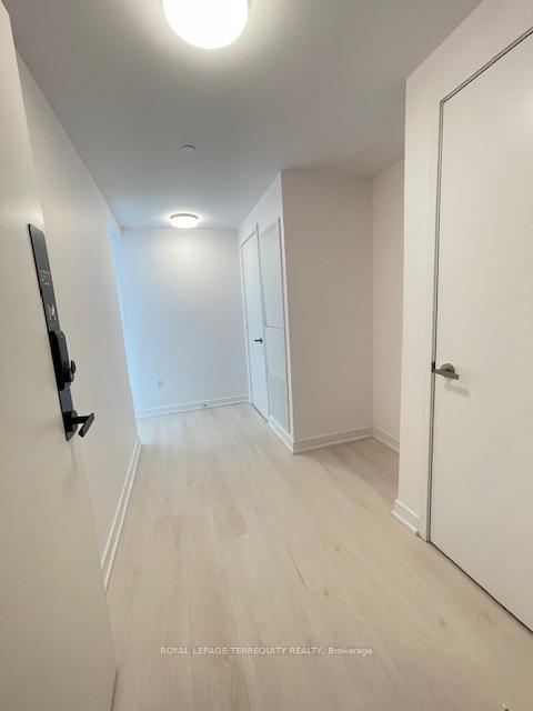 2 Bedrooms Condo at 3900 Confederation, Mississauga For sale