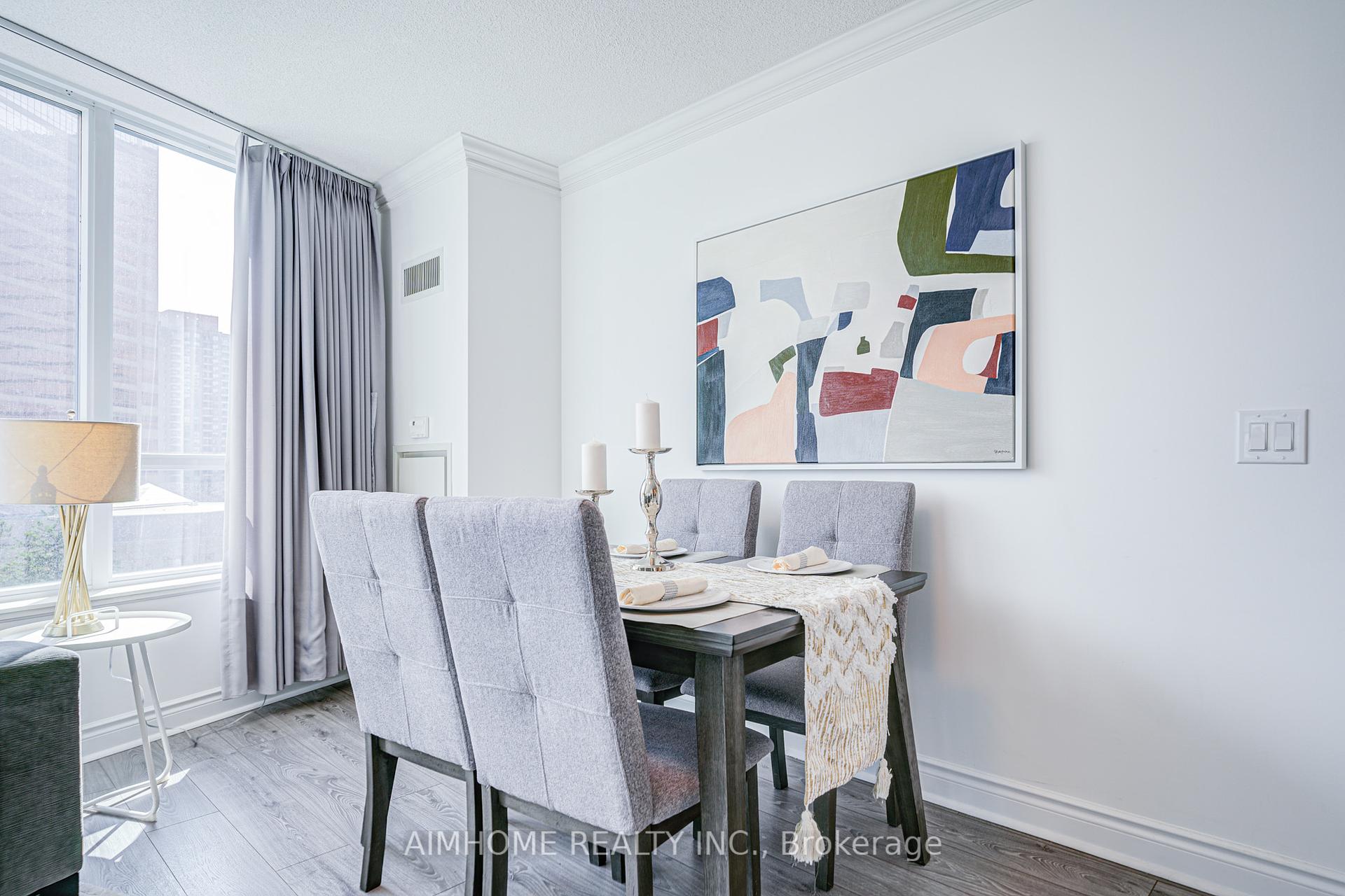 2 Bedrooms Condo at 25 Greenview, Toronto For sale