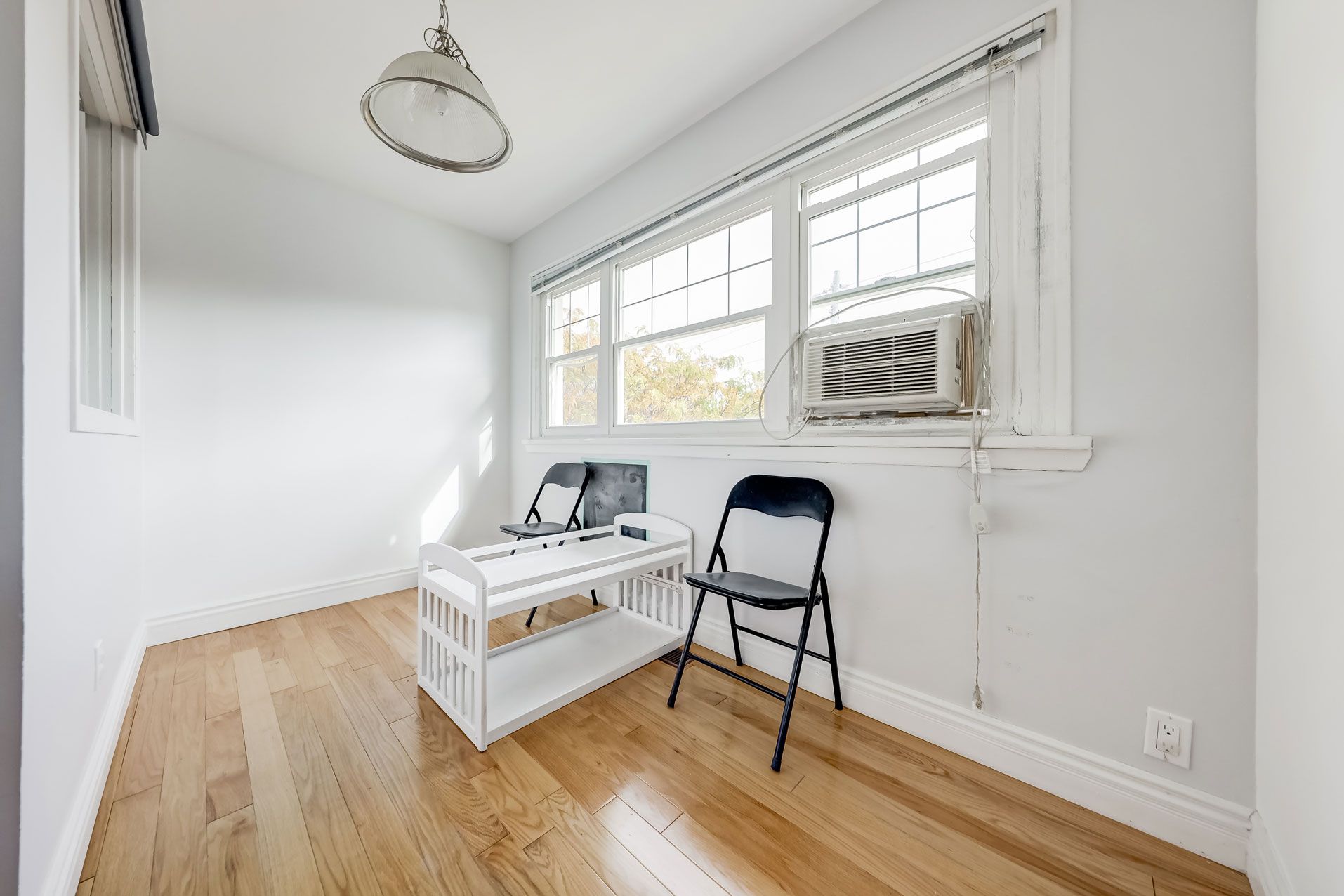 1200 Avenue Road Upper#3