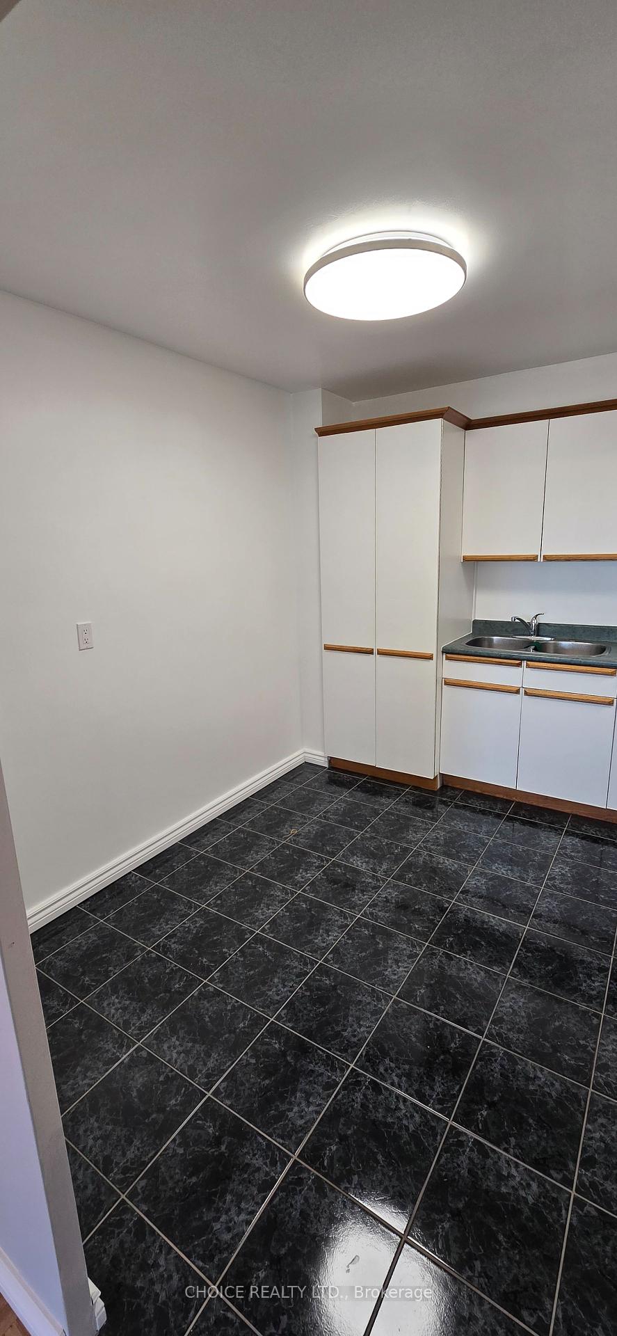 2 Bedrooms Condo at 714 The West Mall, Toronto For sale