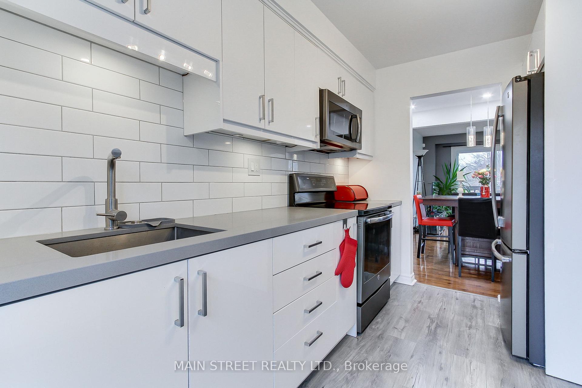 3 Bedrooms Condo at 725 Vermouth,  Mississauga For sale