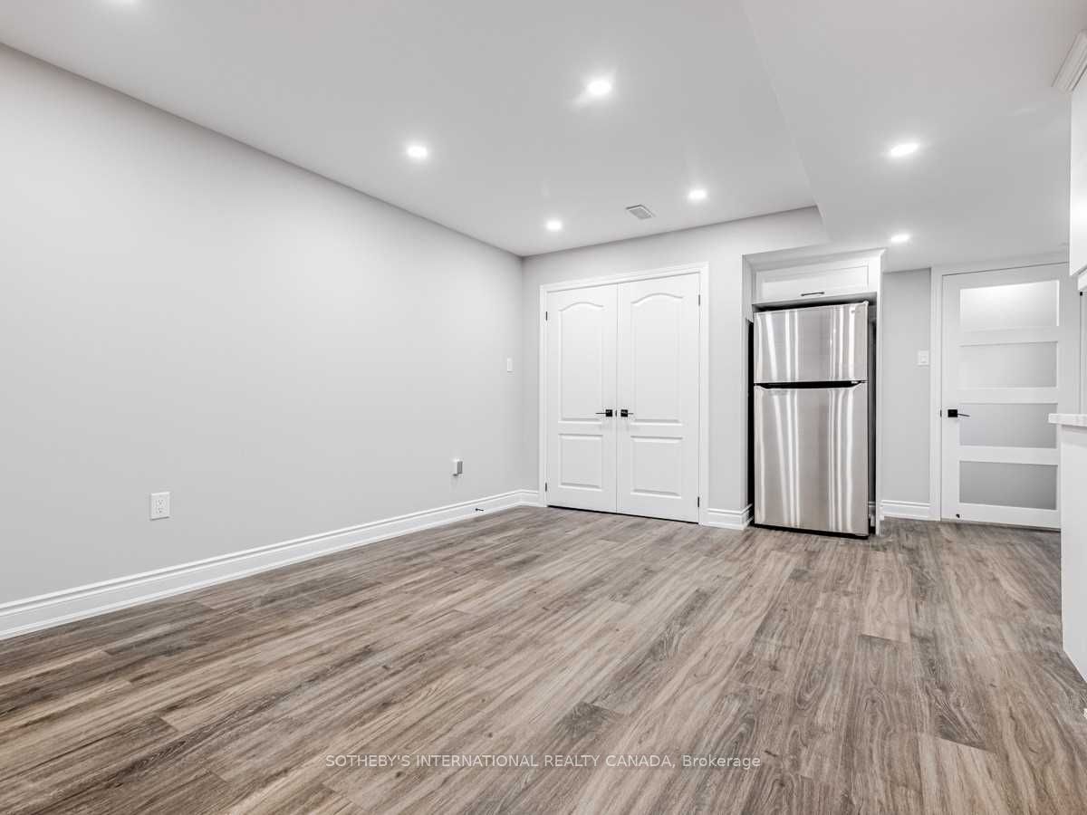 3 Mason Boulevard, Toronto, ON M5M 3C6