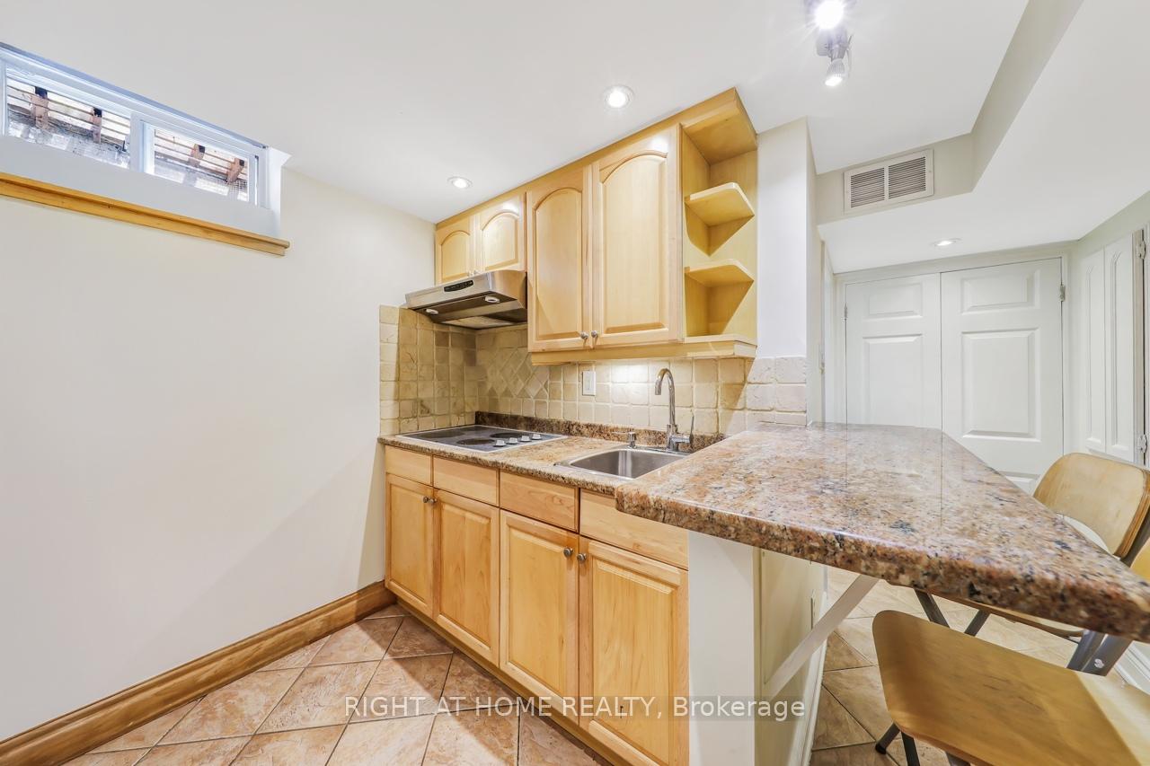 4 Bedrooms Condo at 1055 Shawnmarr, Mississauga For sale