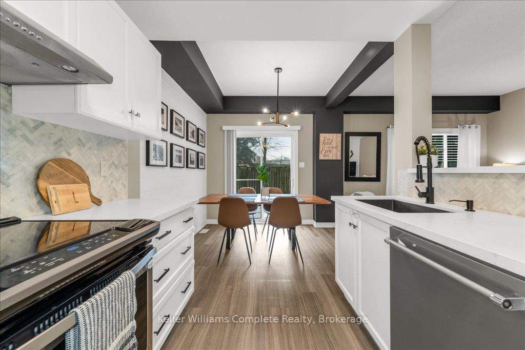 3 Bedrooms Condo at 6 Liddycoat,  Hamilton For sale
