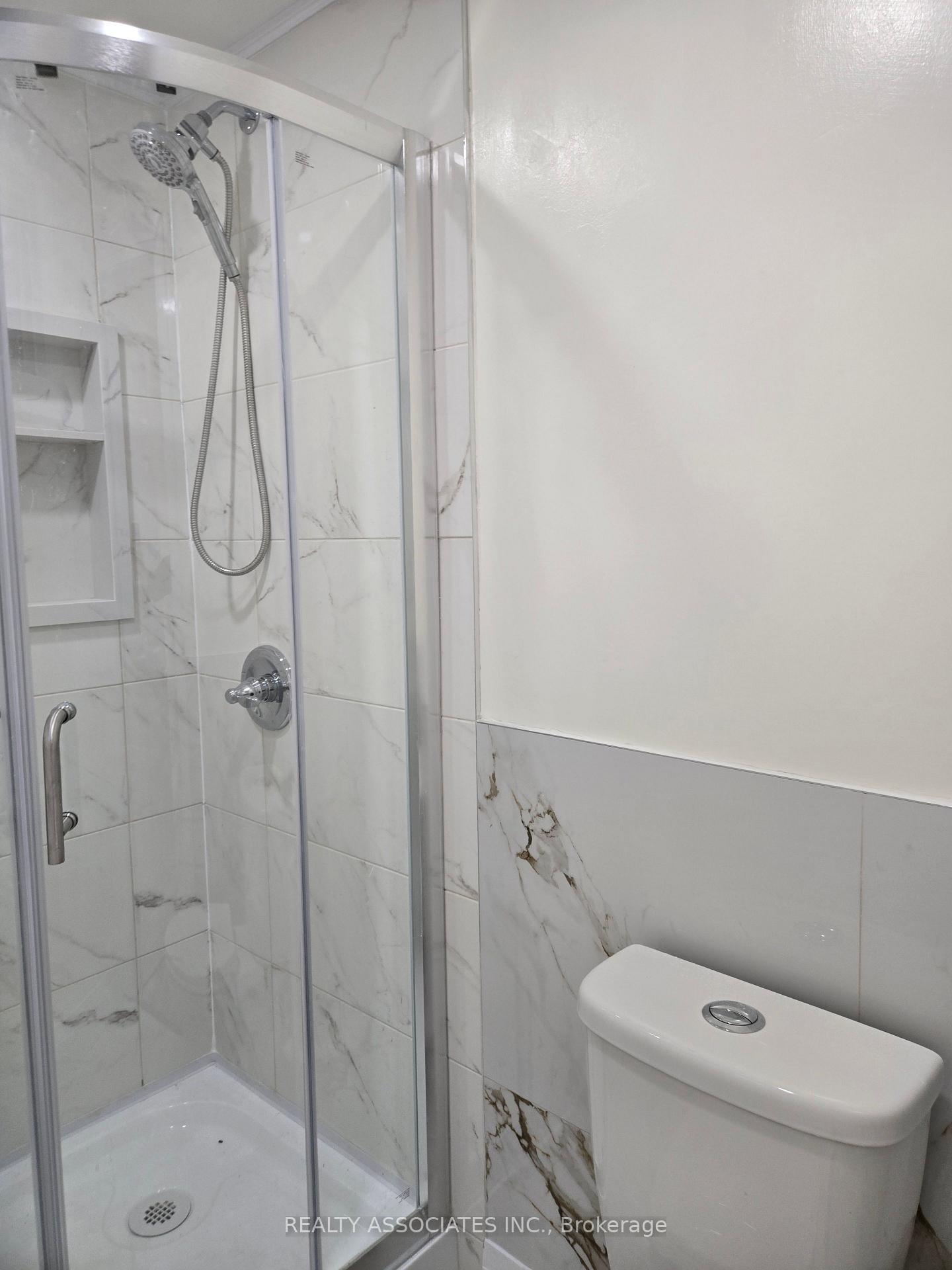 3 Bedrooms Condo at 2 Stonehill, Toronto For sale