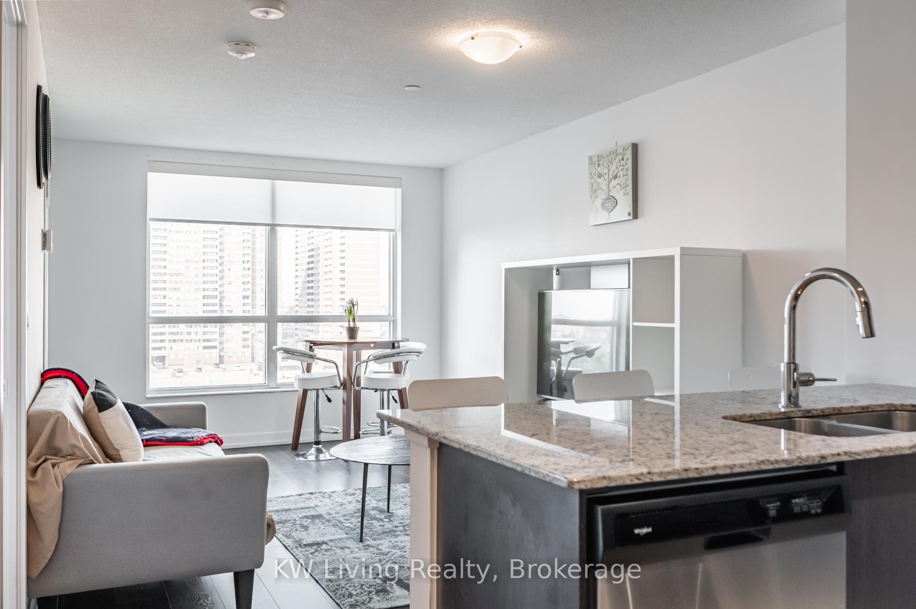 2 Bedrooms Condo at 8 Trent, Toronto For sale