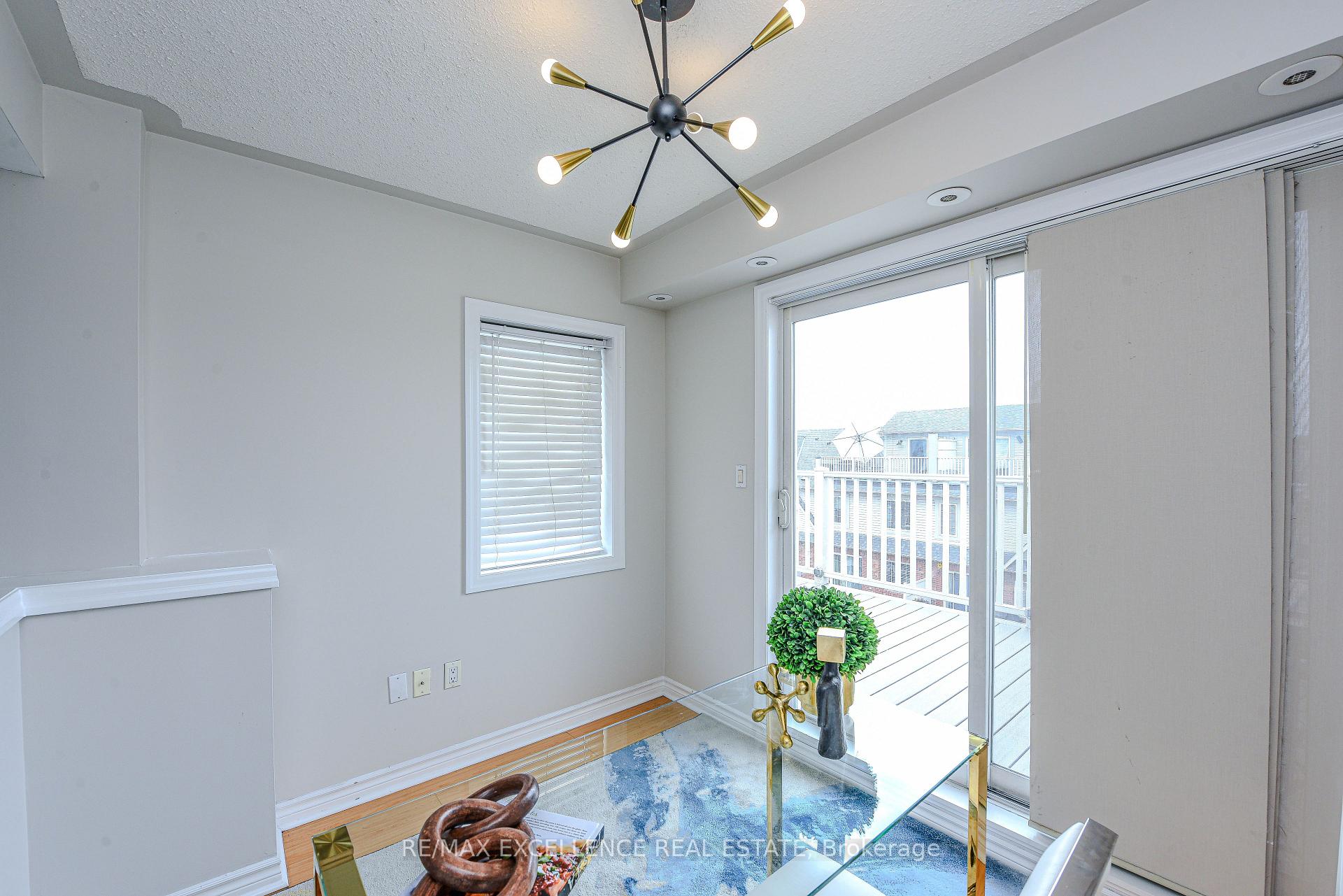 3 Bedrooms Condo at 599 Dundas, Mississauga For sale
