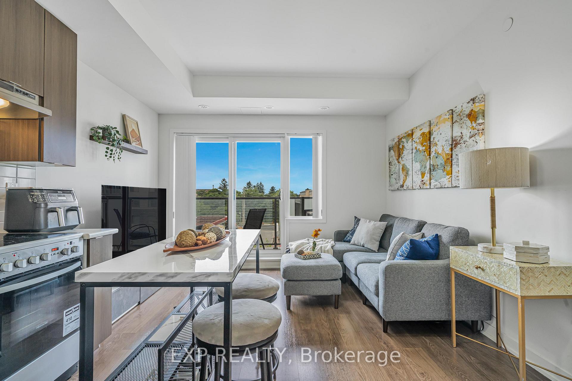2 Bedrooms Condo at 20 Orchid Place, Toronto For sale
