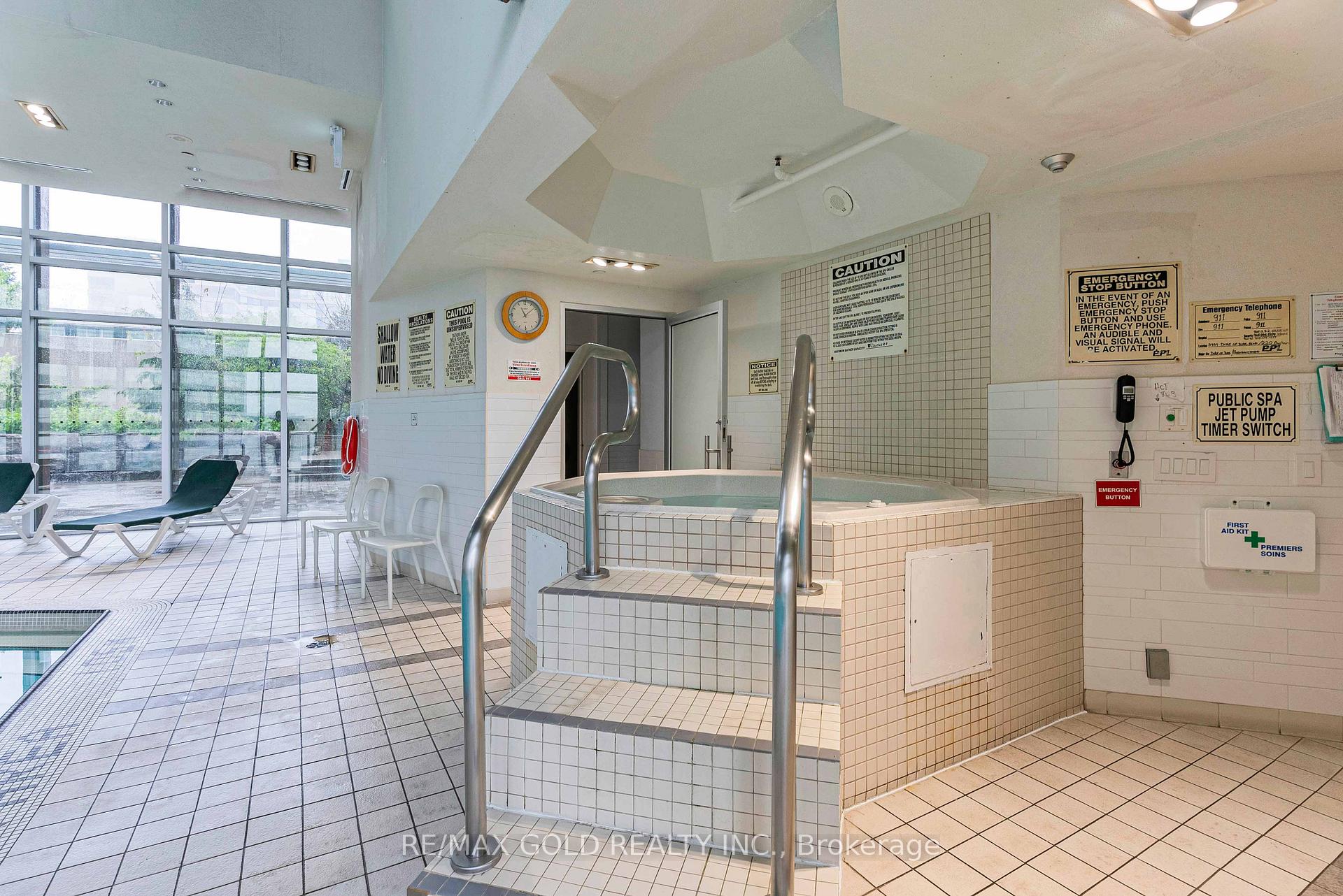 3 Bedrooms Condo at 3939 Duke Of York, Mississauga For sale