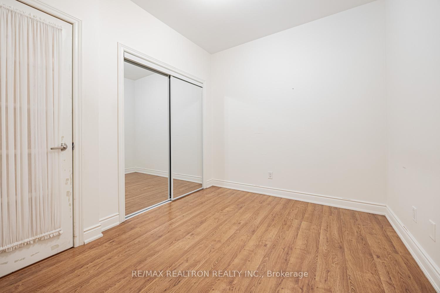 2 Bedrooms Condo at 9901 Keele, Vaughan For sale