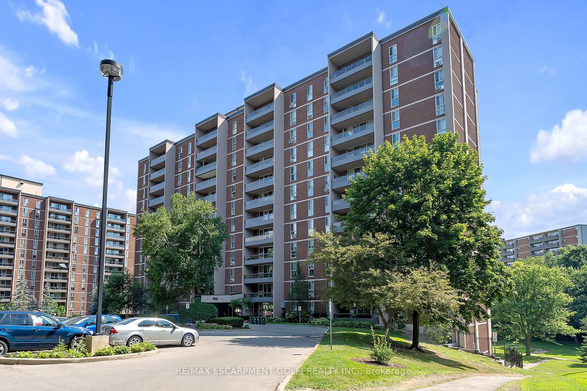 3 Bedrooms Condo at 1966 Main, Hamilton For sale