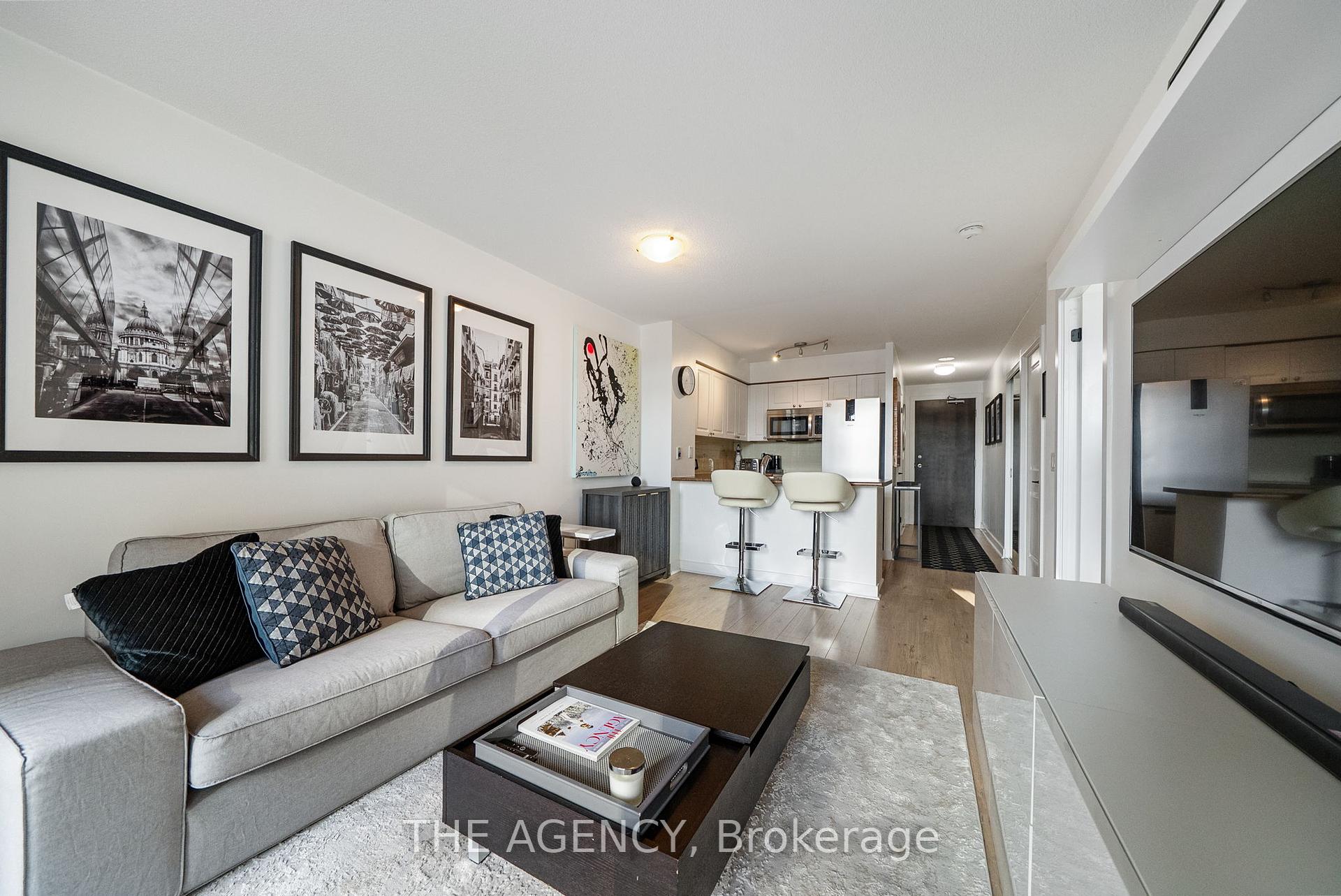 2 Bedrooms Condo at 50 Lynn Williams, Toronto For sale