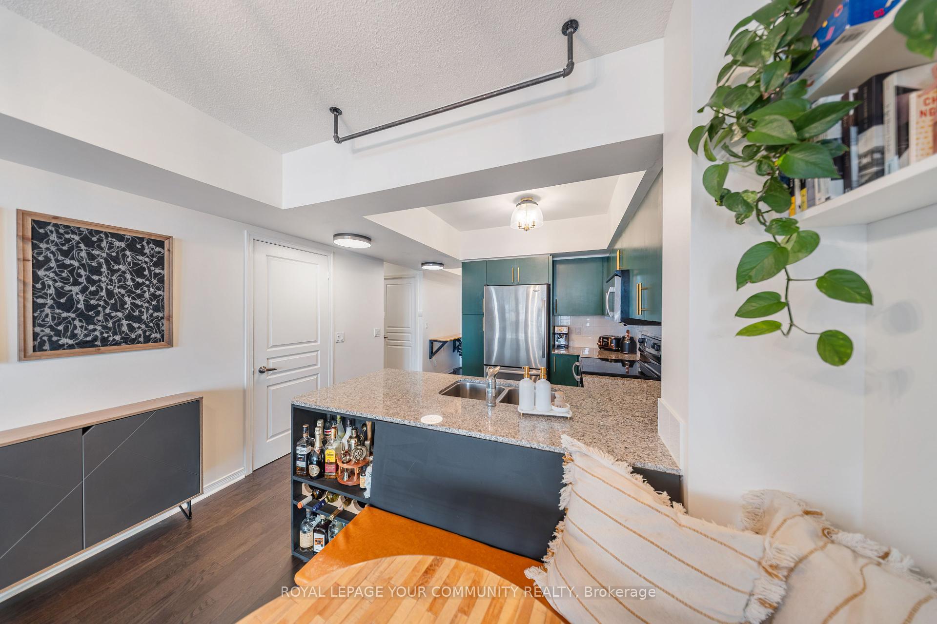 2 Bedrooms Condo at 15 Legion, Toronto For sale