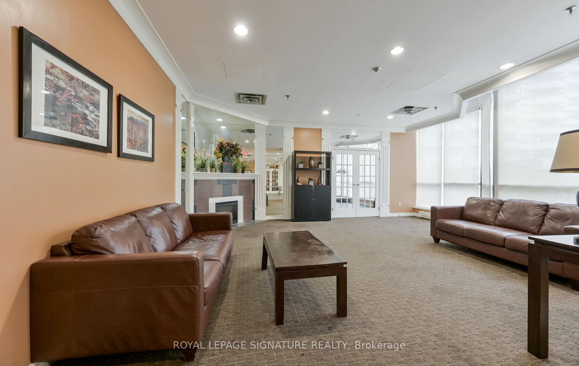 2 Bedrooms Condo at 75 King, Mississauga For sale